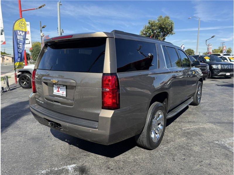 Used 2016 Chevrolet Suburban LT image 6