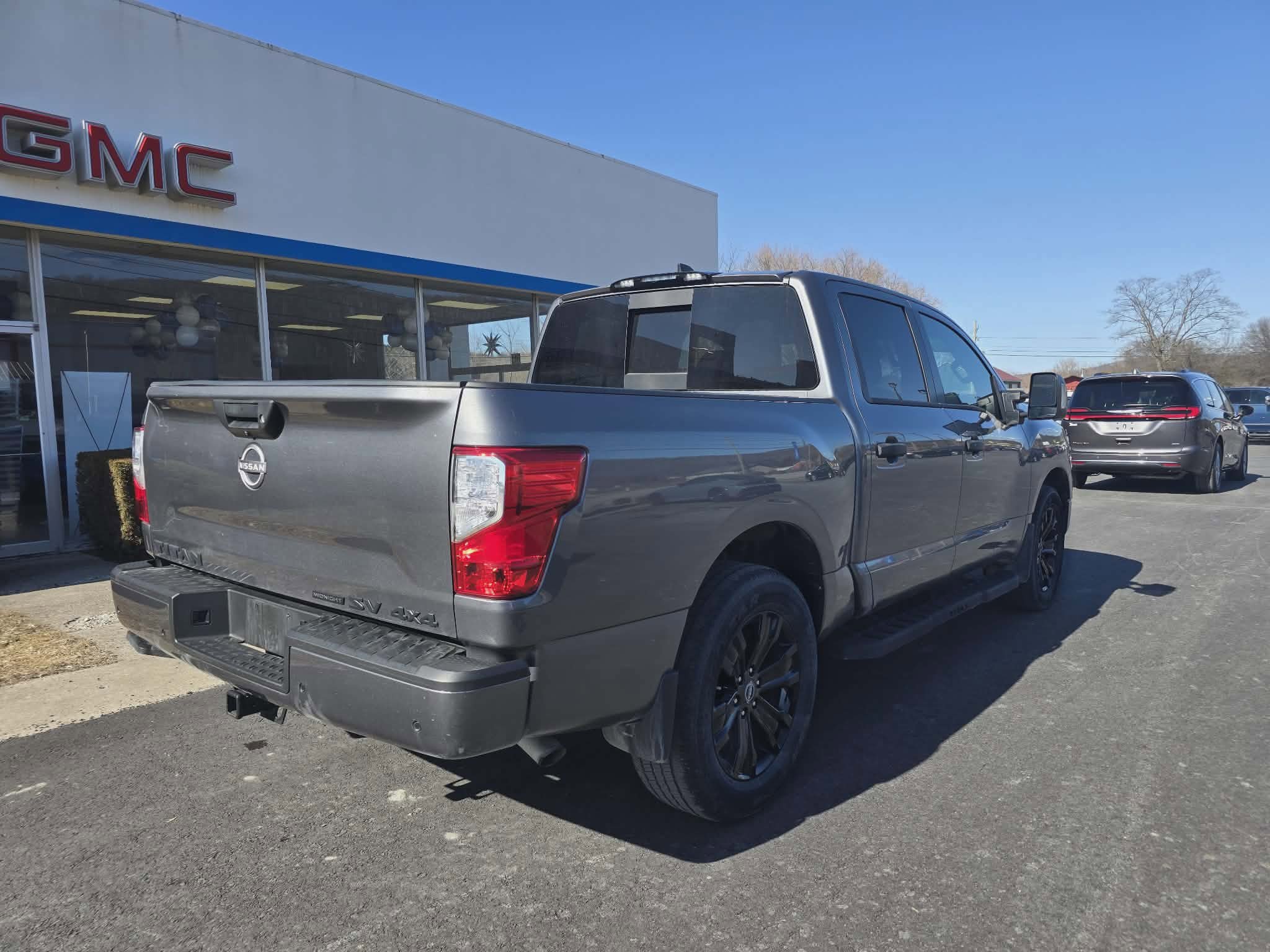 Used 2024 Nissan Titan SV w/ SV Convenience Package image 3