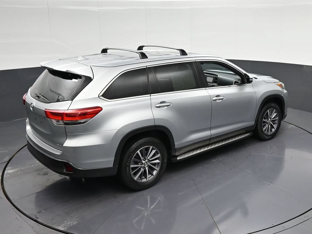 Used 2019 Toyota Highlander XLE FWD image 19