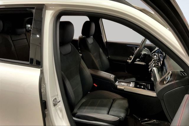 Used 2025 Mercedes-Benz EQB 300 4MATIC image 9