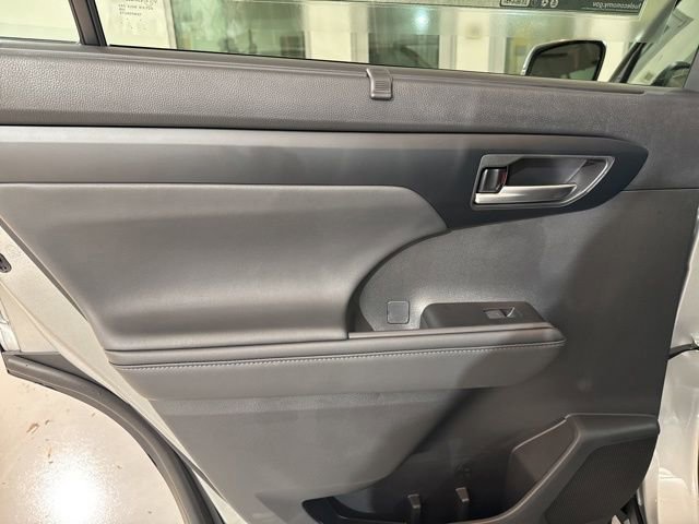 New 2025 Toyota Highlander XLE image 19