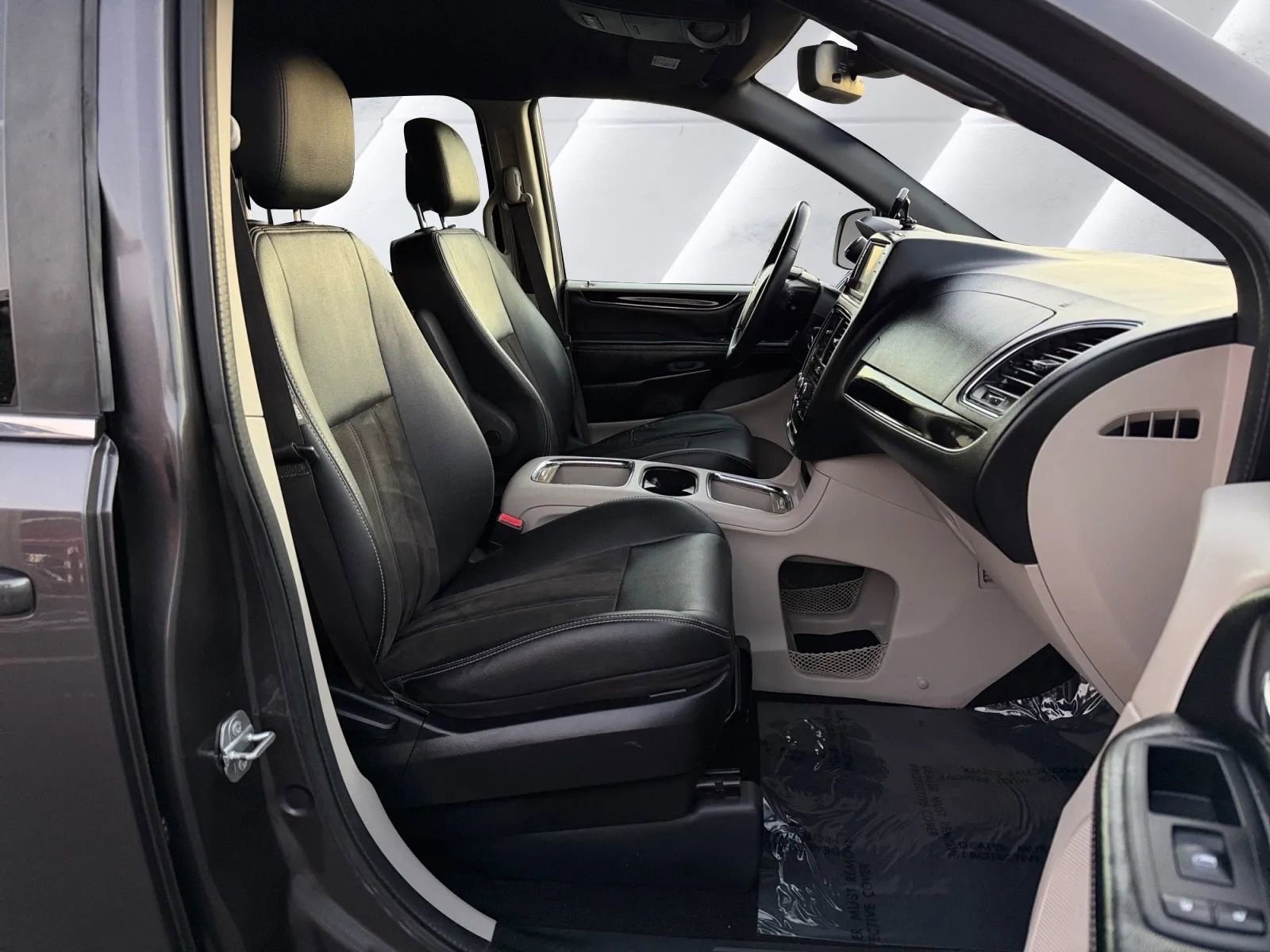 Used 2020 Dodge Grand Caravan SXT image 15