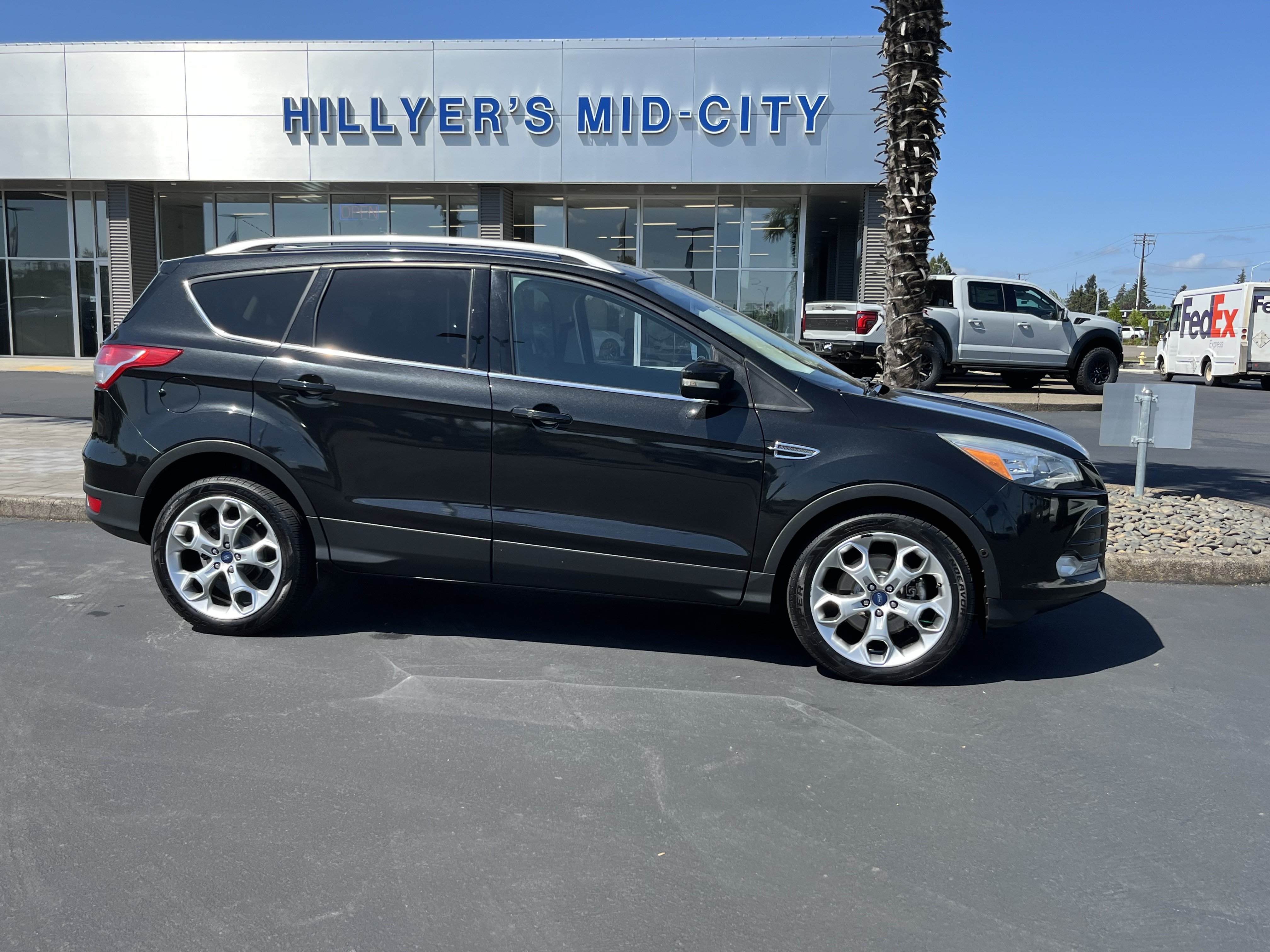 Used 2015 Ford Escape Titanium w/ Equipment Group 301A AWD/4WD image 2