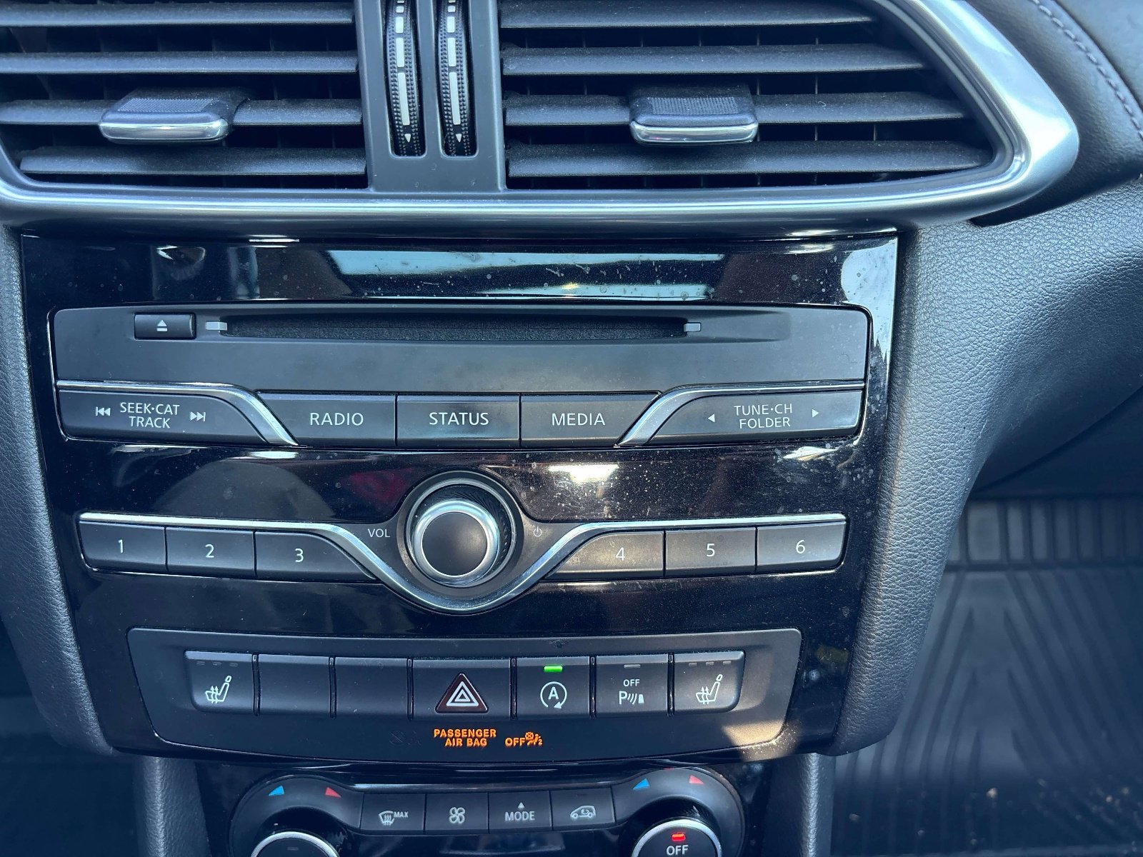 Used 2017 INFINITI QX30 Premium w/ Navigation Package image 22