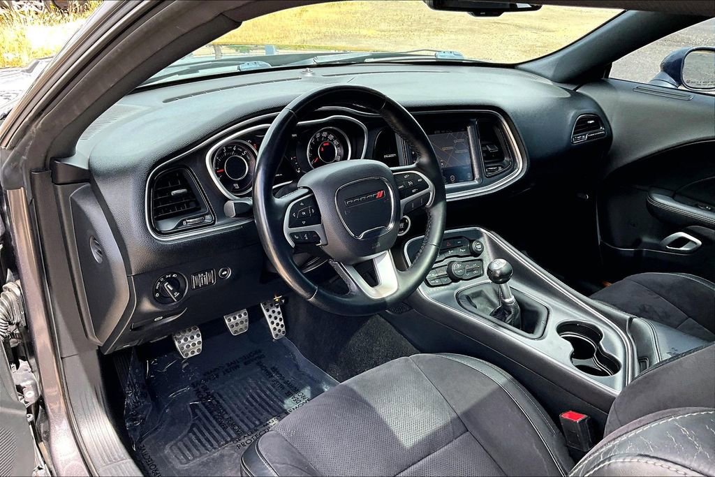 Used 2015 Dodge Challenger R/T Scat Pack w/ Leather Interior Group RWD image 18