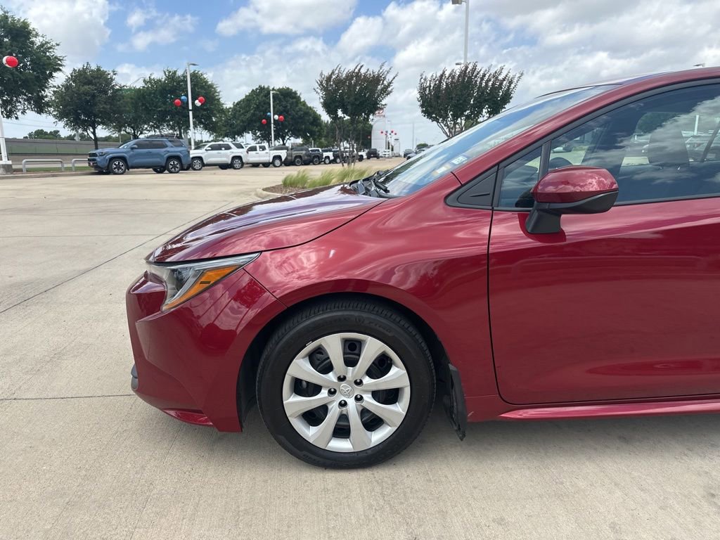 Used 2025 Toyota Corolla LE FWD image 2