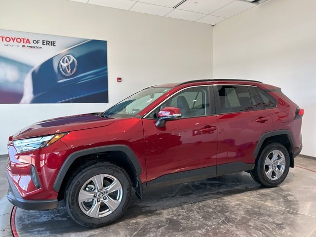 Used 2025 Toyota RAV4 XLE w/ Convenience Package image 3