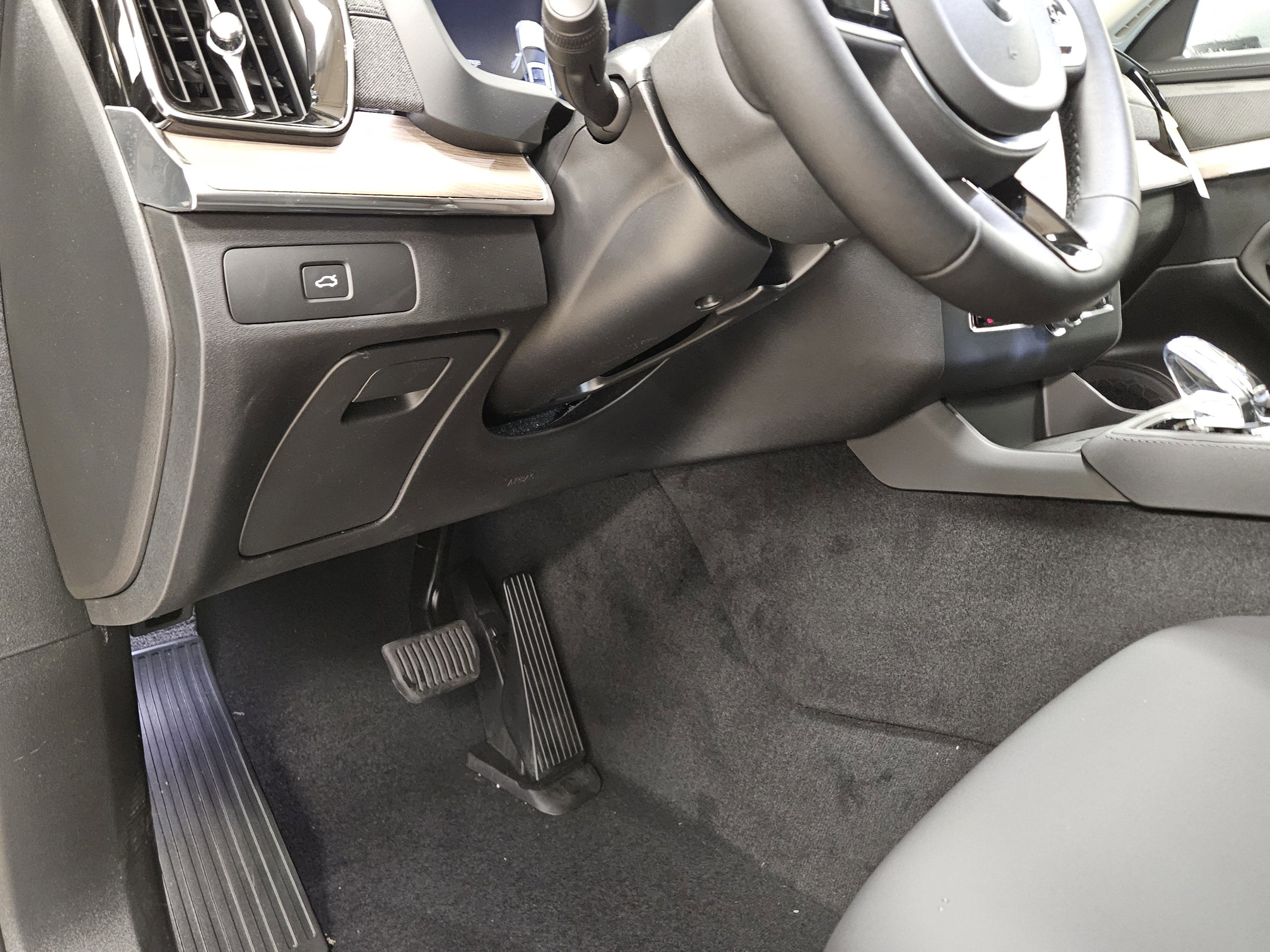 New 2026 Volvo XC90 B6 Plus w/ Protection Package Premier image 45