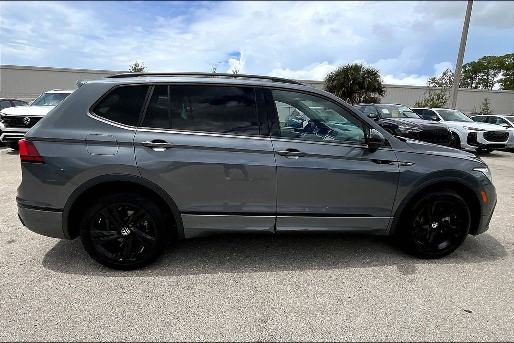 Certified 2023 Volkswagen Tiguan SE R-Line image 4
