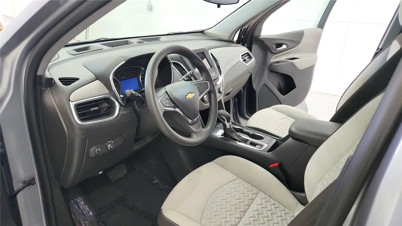 Used 2023 Chevrolet Equinox LS w/ LS Convenience Package FWD image 22