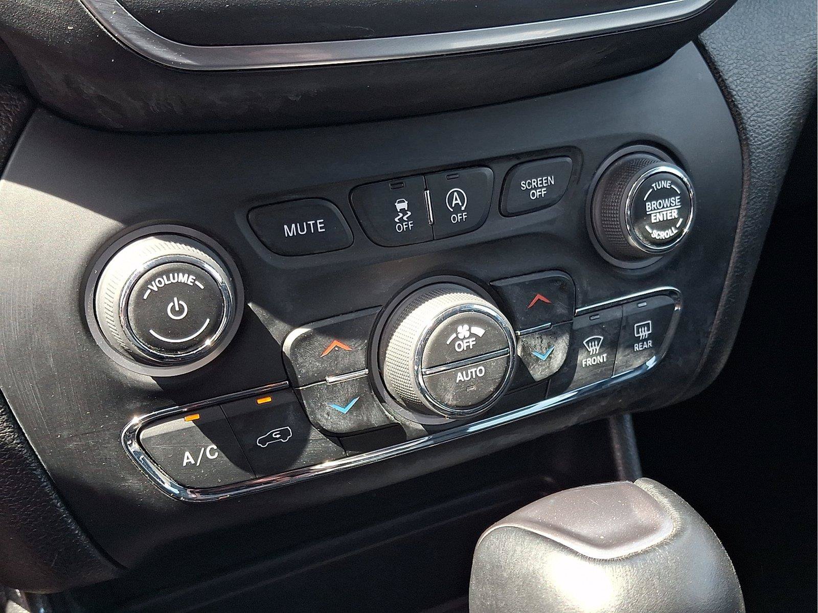 Used 2023 Jeep Cherokee Altitude Lux AWD/4WD image 13