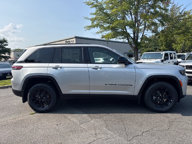 New 2026 Jeep Grand Cherokee Altitude AWD/4WD image 8