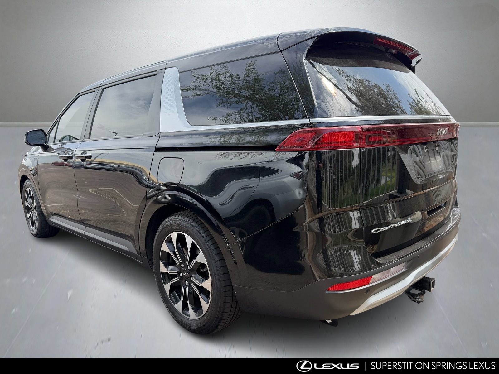 Used 2022 Kia Carnival EX FWD image 4