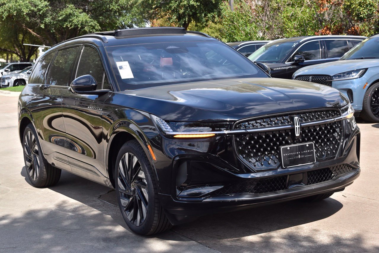 New 2026 Lincoln Nautilus Reserve AWD/4WD image 3