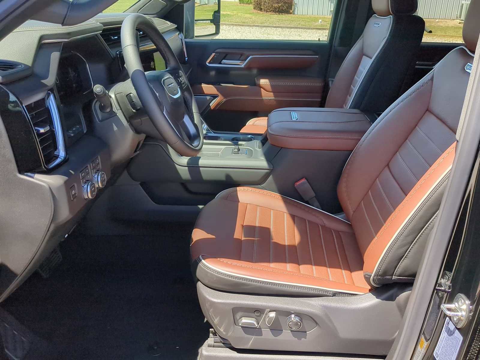 New 2026 GMC Sierra 2500 Denali Ultimate AWD/4WD image 14