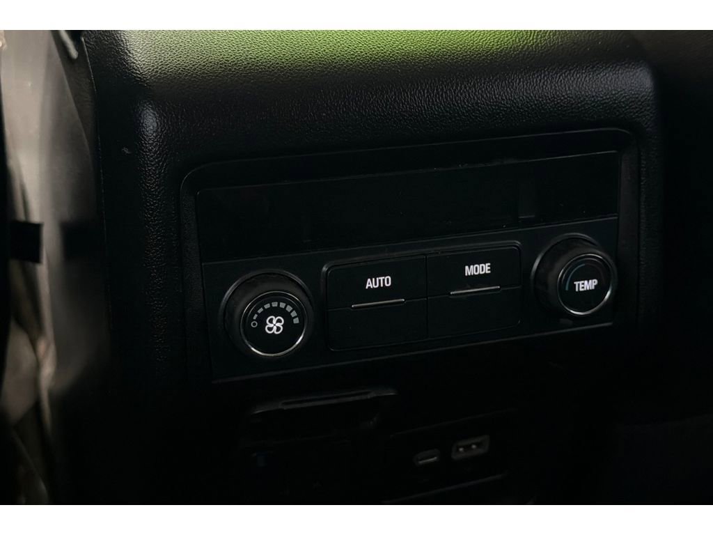 Used 2021 GMC Acadia SLE w/ Driver Convenience Package FWD image 14