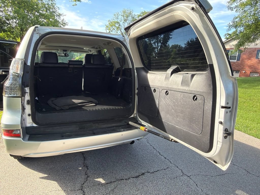 Used 2017 Lexus GX 460 Premium w/ Premium Package AWD/4WD image 28