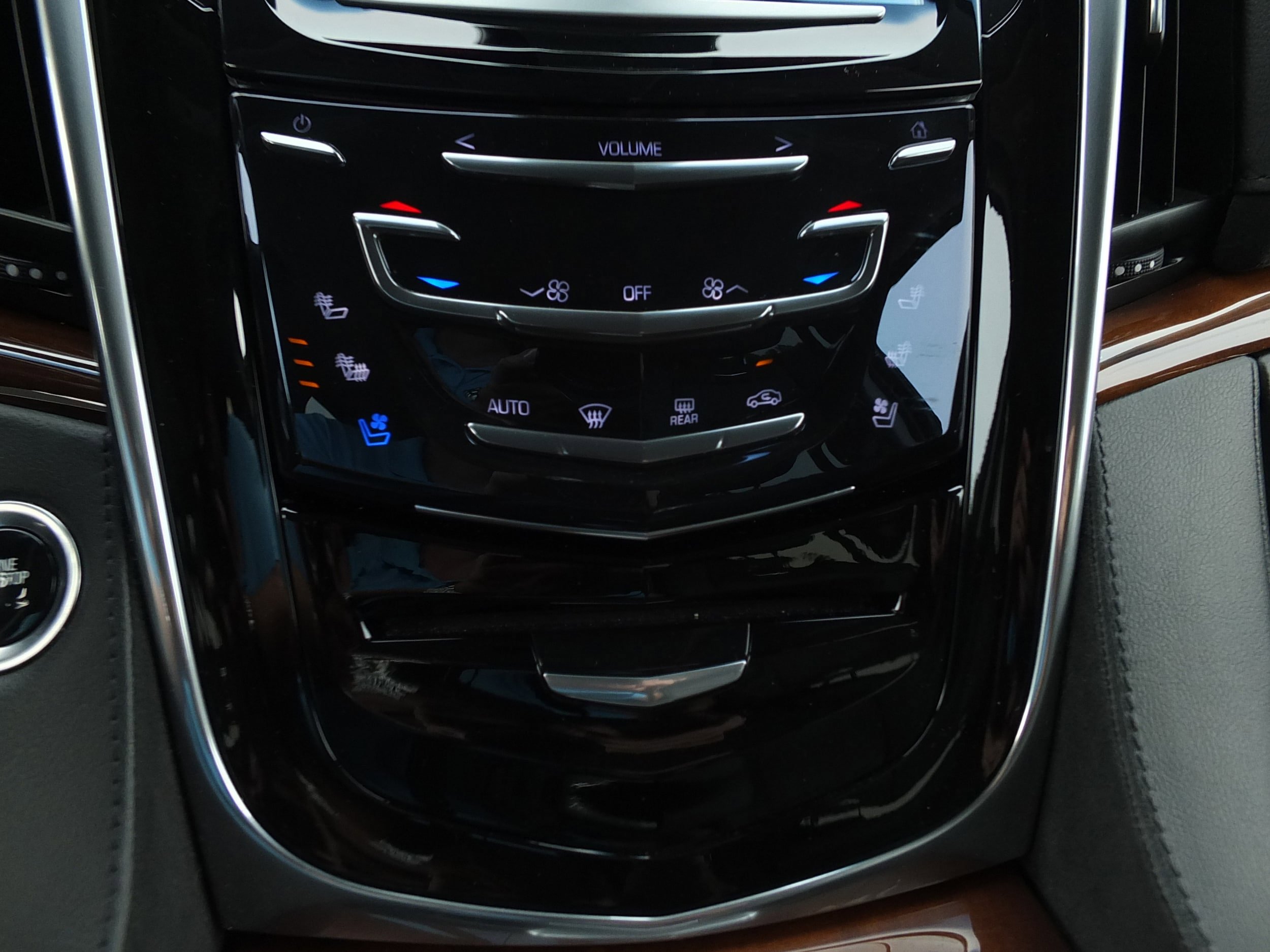 Used 2020 Cadillac Escalade ESV Luxury AWD/4WD image 28