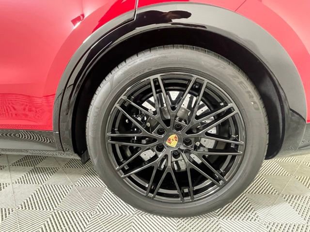 Used 2025 Porsche Cayenne GTS image 12