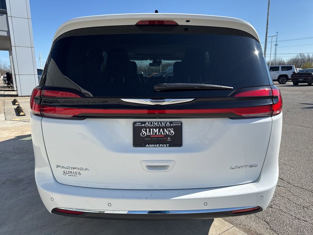 Used 2023 Chrysler Pacifica Limited image 6