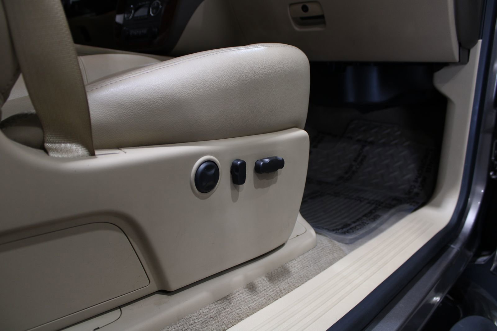 Used 2012 Chevrolet Silverado 3500 LTZ w/ LTZ Plus Package image 9