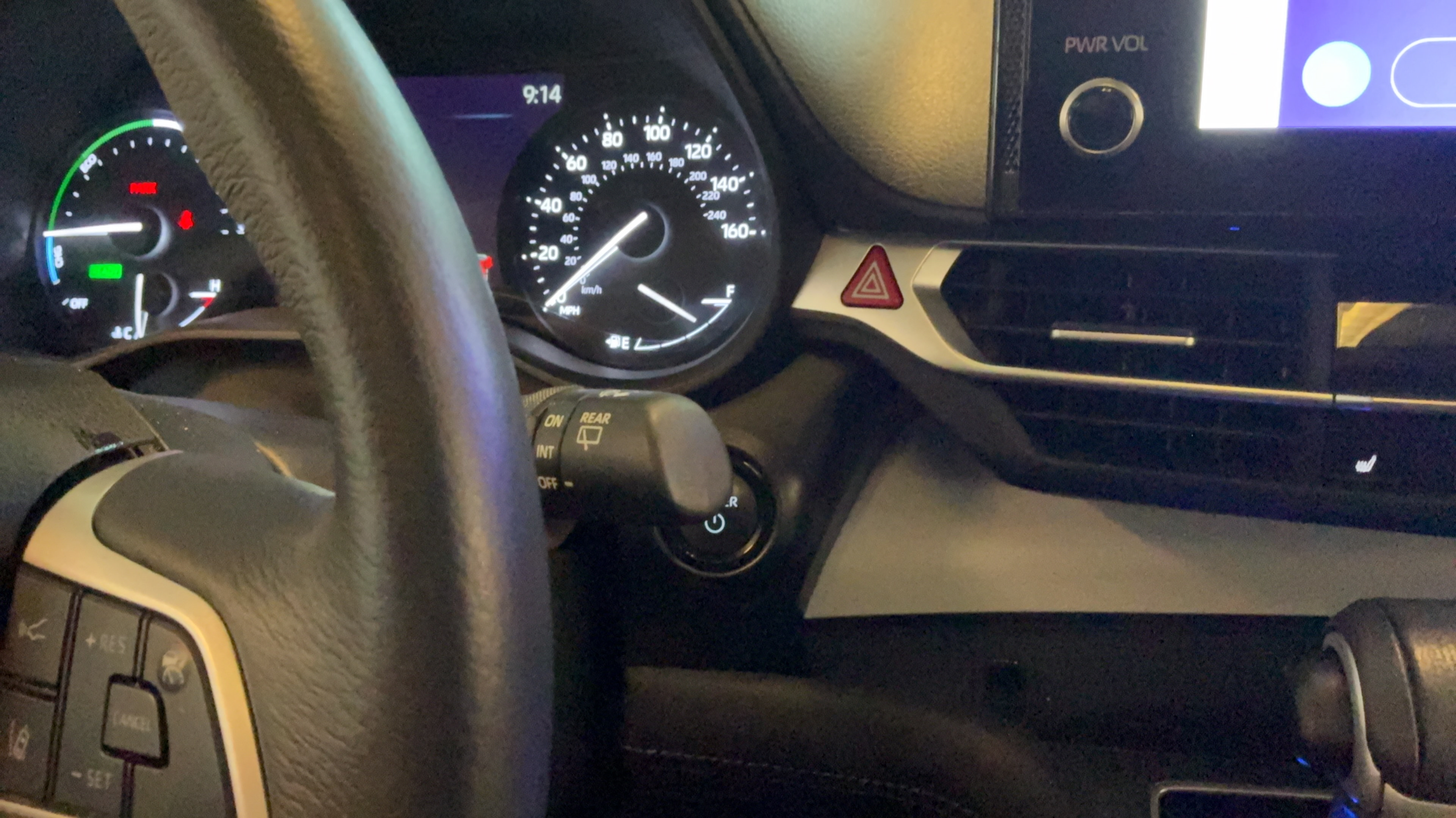Certified 2025 Toyota Sienna XLE FWD image 17