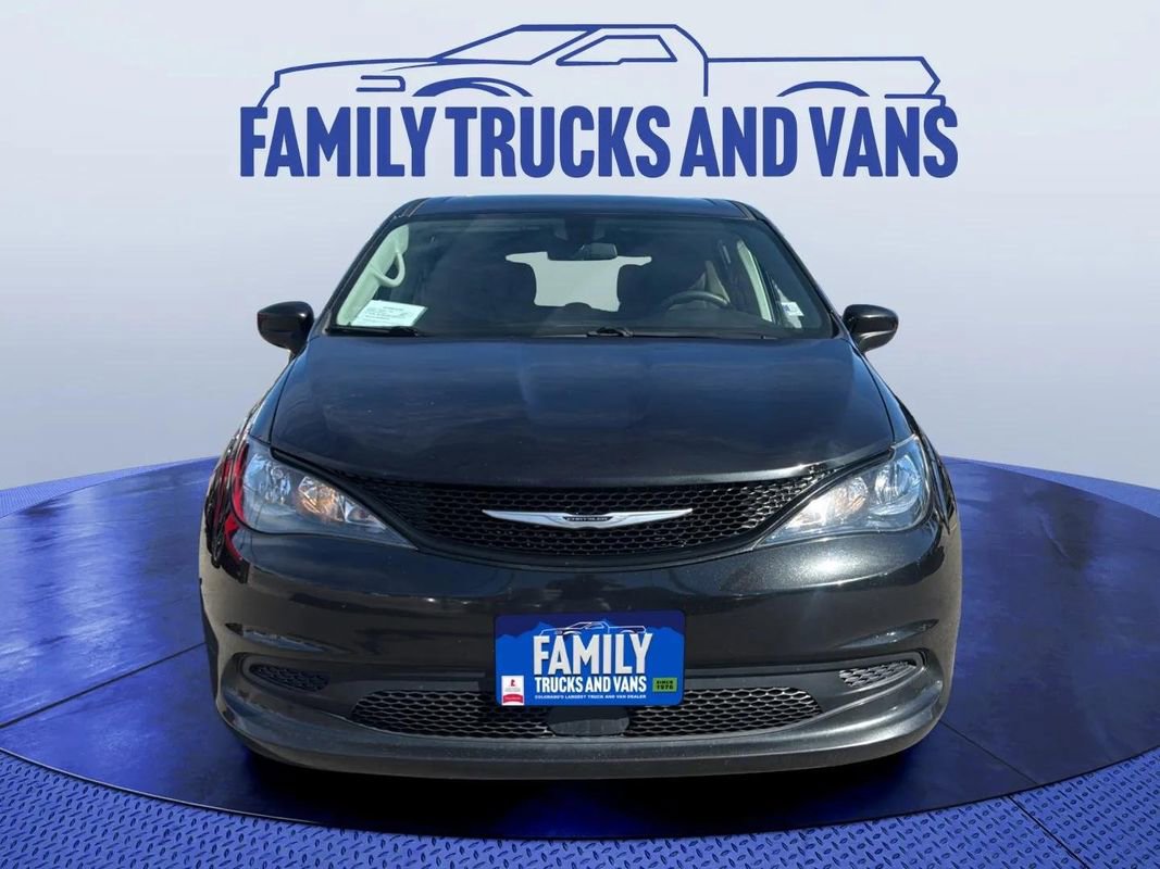 Used 2022 Chrysler Voyager LX image 8