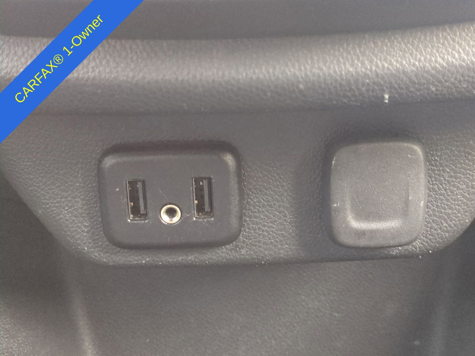 Used 2023 Chevrolet Traverse LT image 30