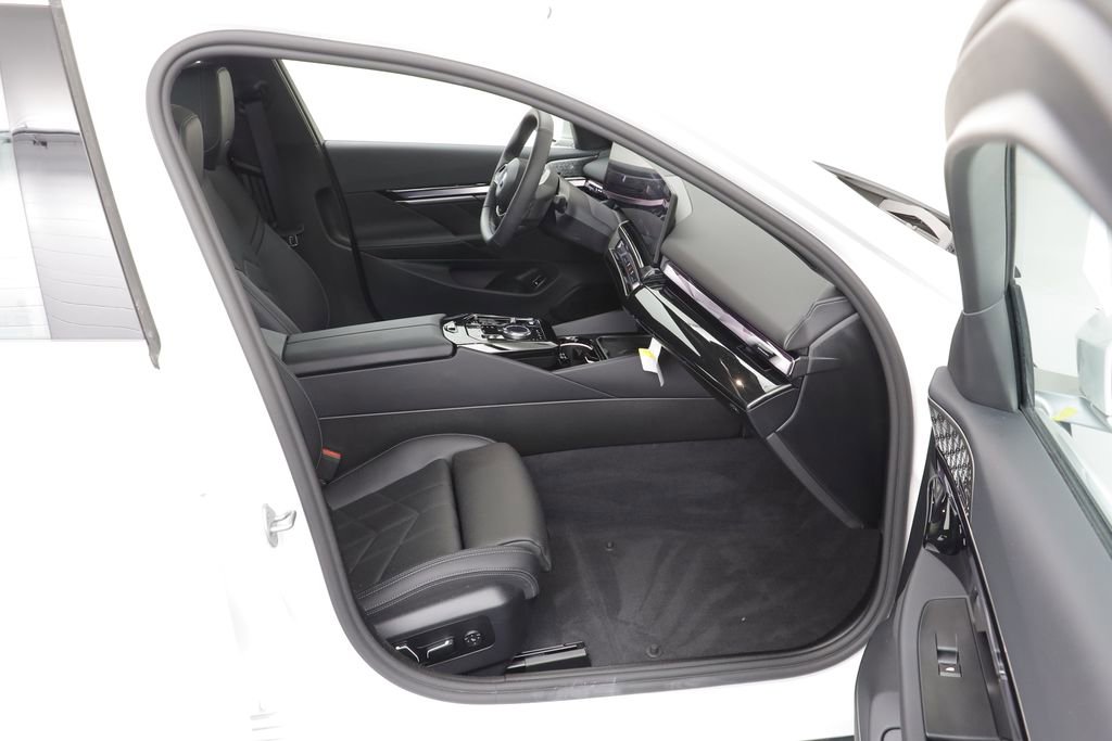 Certified 2025 BMW i5 xDrive40 w/ Premium Package image 21