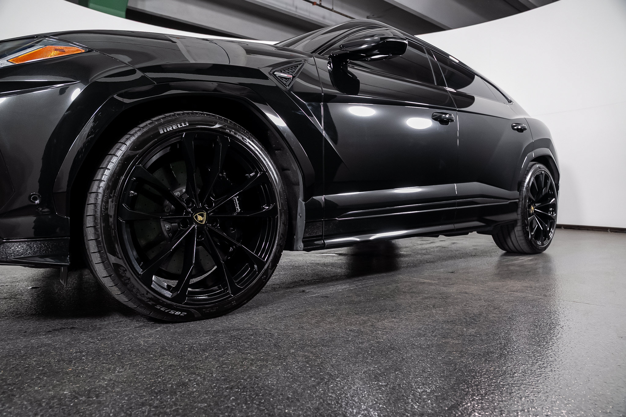 Used 2019 Lamborghini Urus AWD/4WD image 17