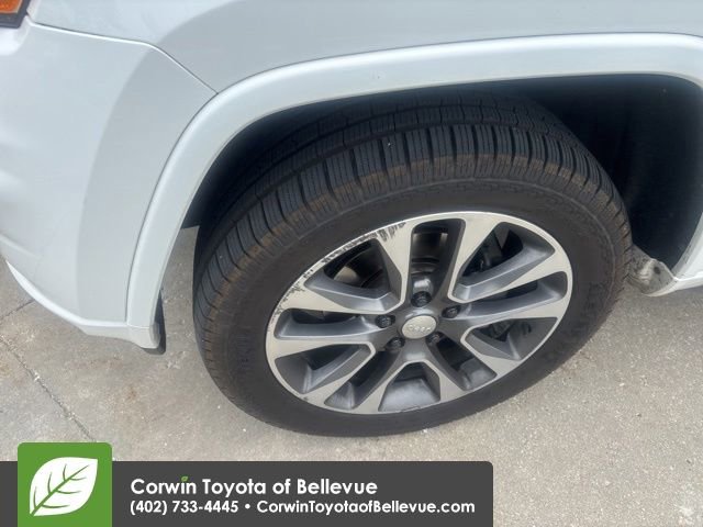Used 2017 Jeep Grand Cherokee Overland AWD/4WD image 38