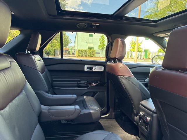 Used 2022 Ford Explorer Platinum w/ Equipment Group 601A AWD/4WD image 25