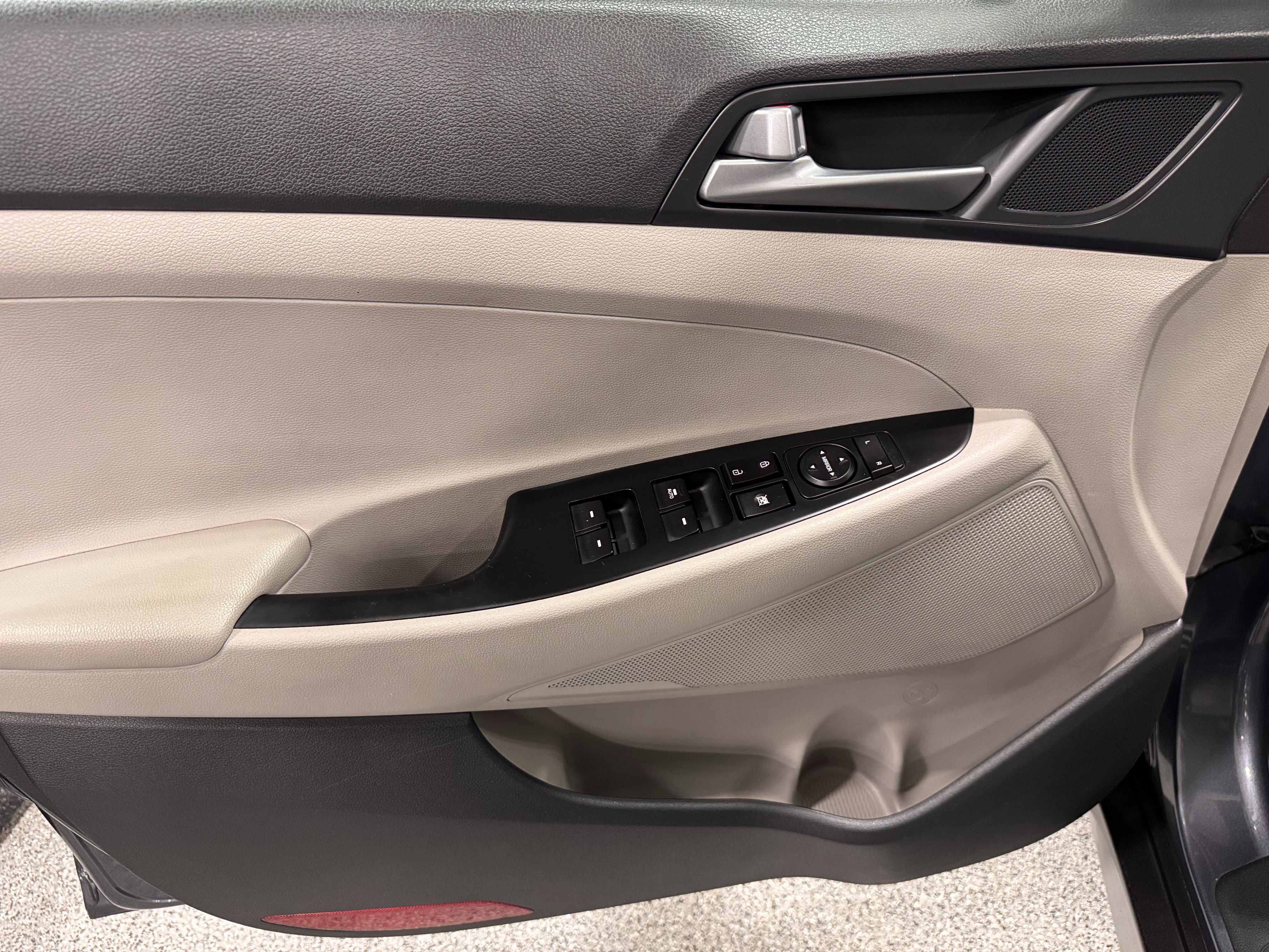 Used 2017 Hyundai Tucson Sport w/ Cargo Package image 21