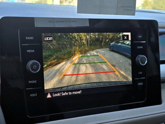 New 2025 Volkswagen Taos SE image 19