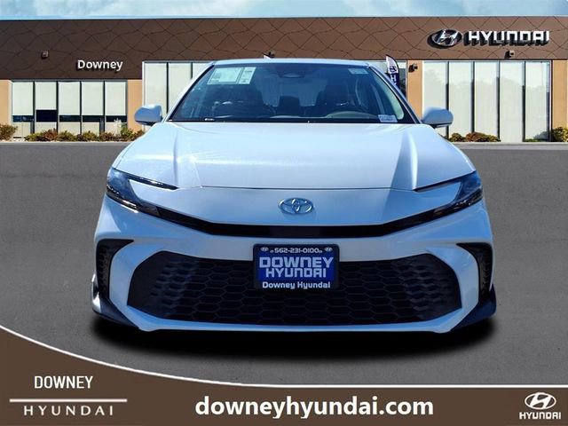 Used 2025 Toyota Camry SE image 2