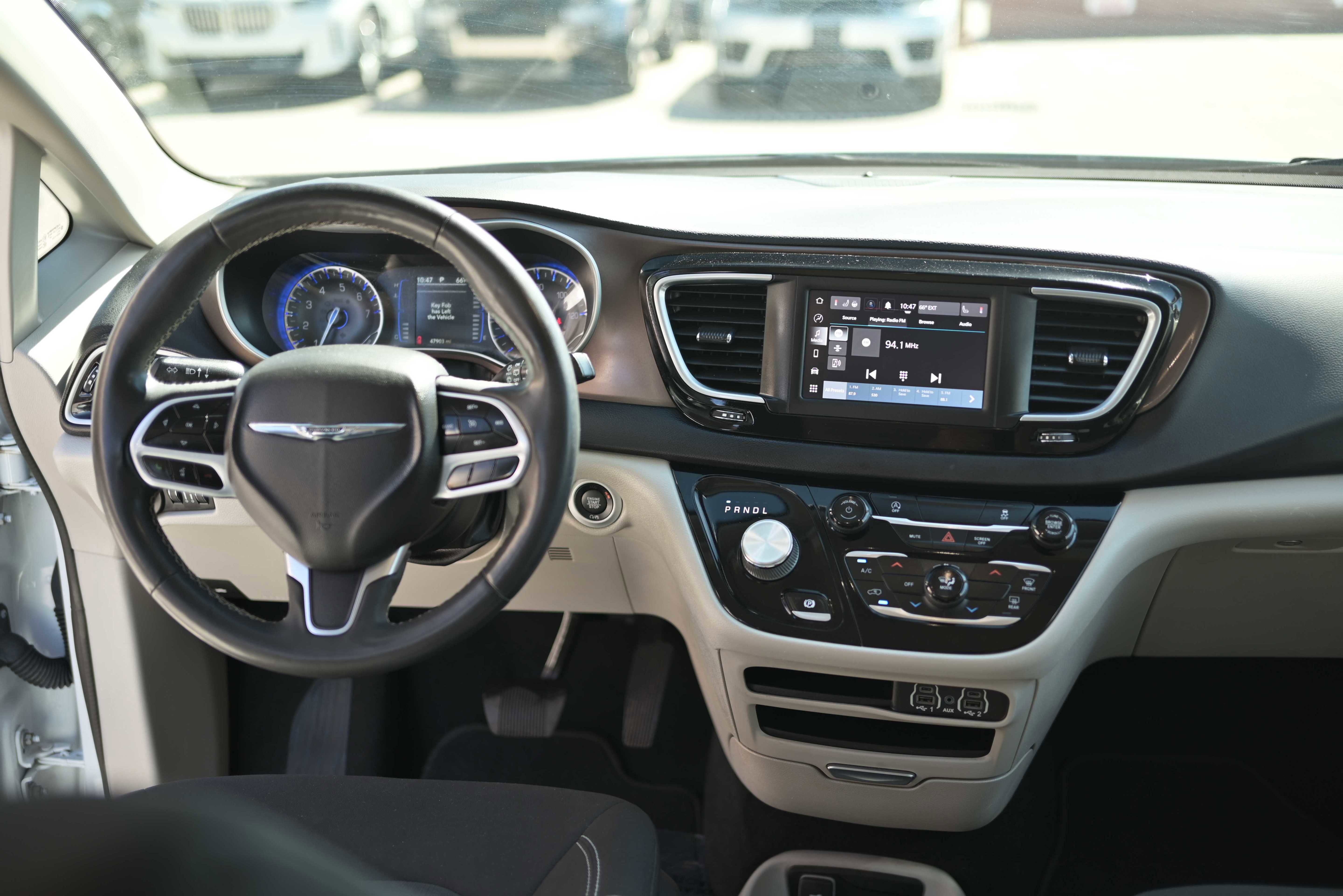 Used 2022 Chrysler Voyager LX image 8