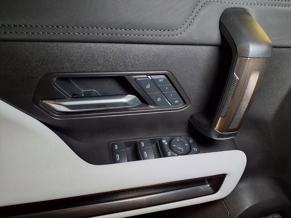 Used 2025 GMC Hummer EV 2X image 16