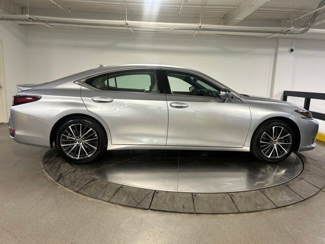 Used 2025 Lexus ES 300h w/ Premium Package FWD image 9
