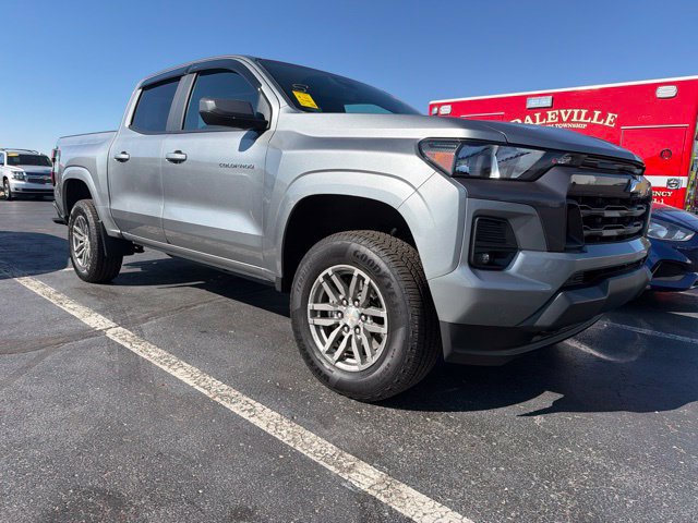 Used 2024 Chevrolet Colorado LT w/ LT Convenience Package II AWD/4WD image 2