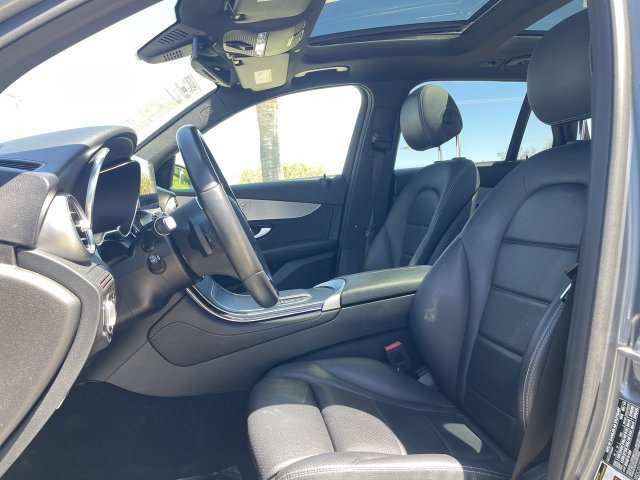 Used 2020 Mercedes-Benz GLC 300 4MATIC w/ Premium Package image 18