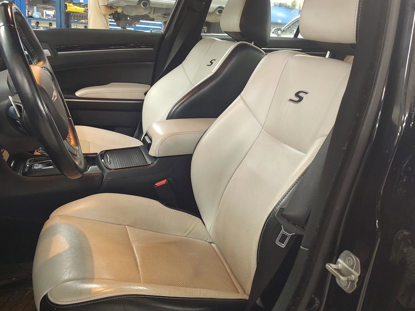 Used 2018 Chrysler 300 S w/ 300S Premium Group AWD/4WD image 2