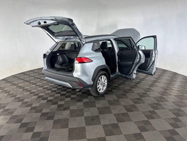 Used 2023 Toyota Corolla Cross LE w/ Moonroof Package AWD/4WD image 17