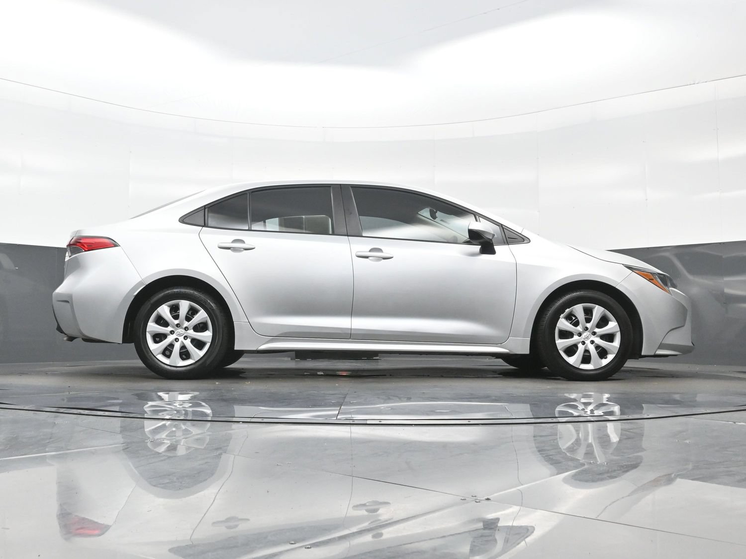 Used 2024 Toyota Corolla LE FWD image 30
