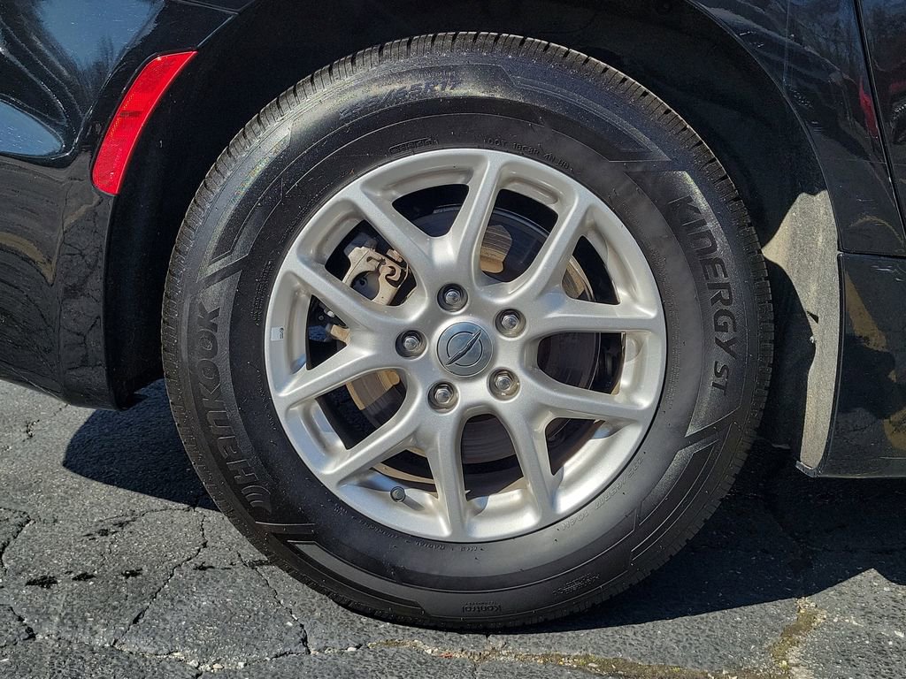 Certified 2024 Chrysler Pacifica Touring-L image 5