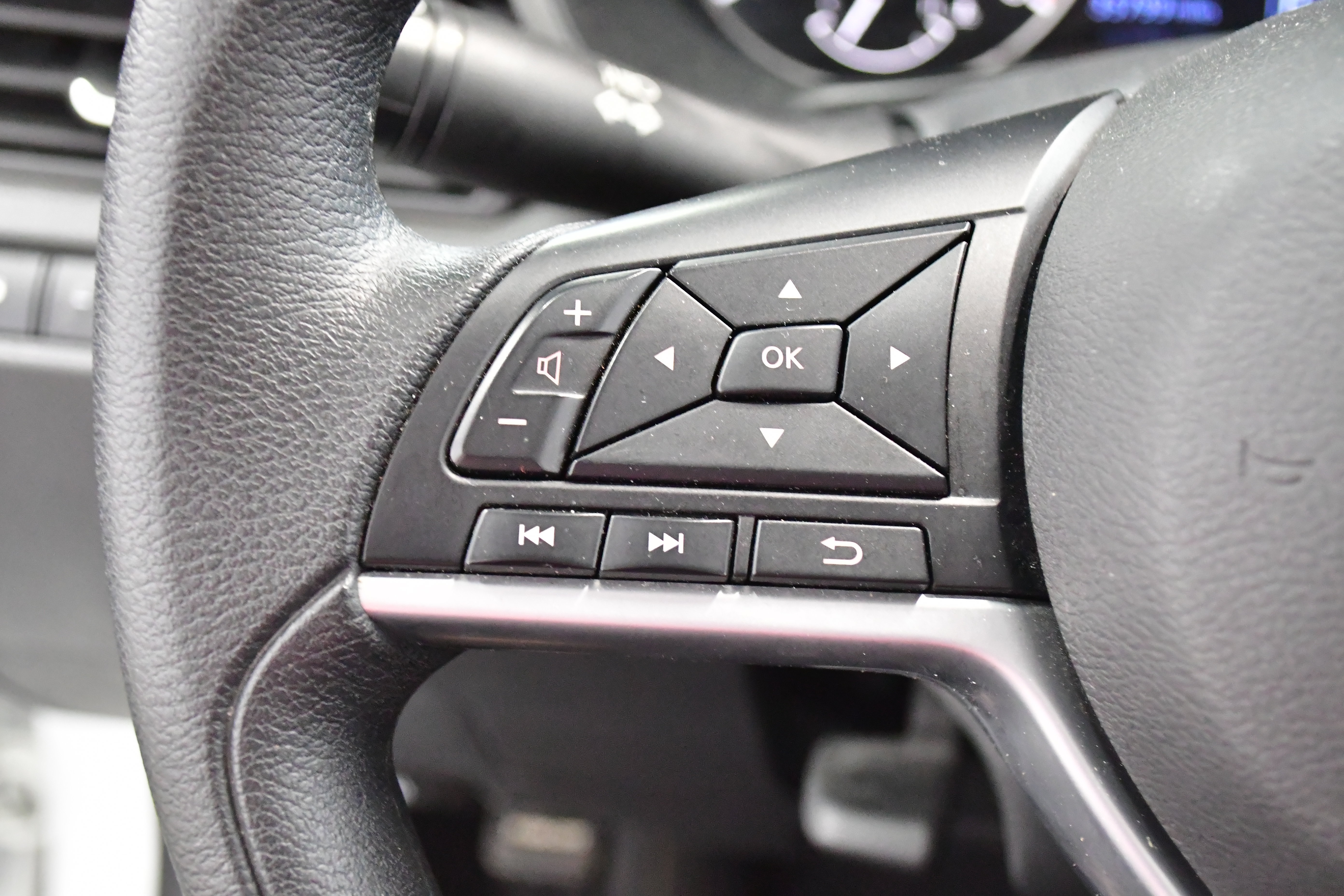 Used 2025 Nissan Altima 2.5 SV FWD image 23