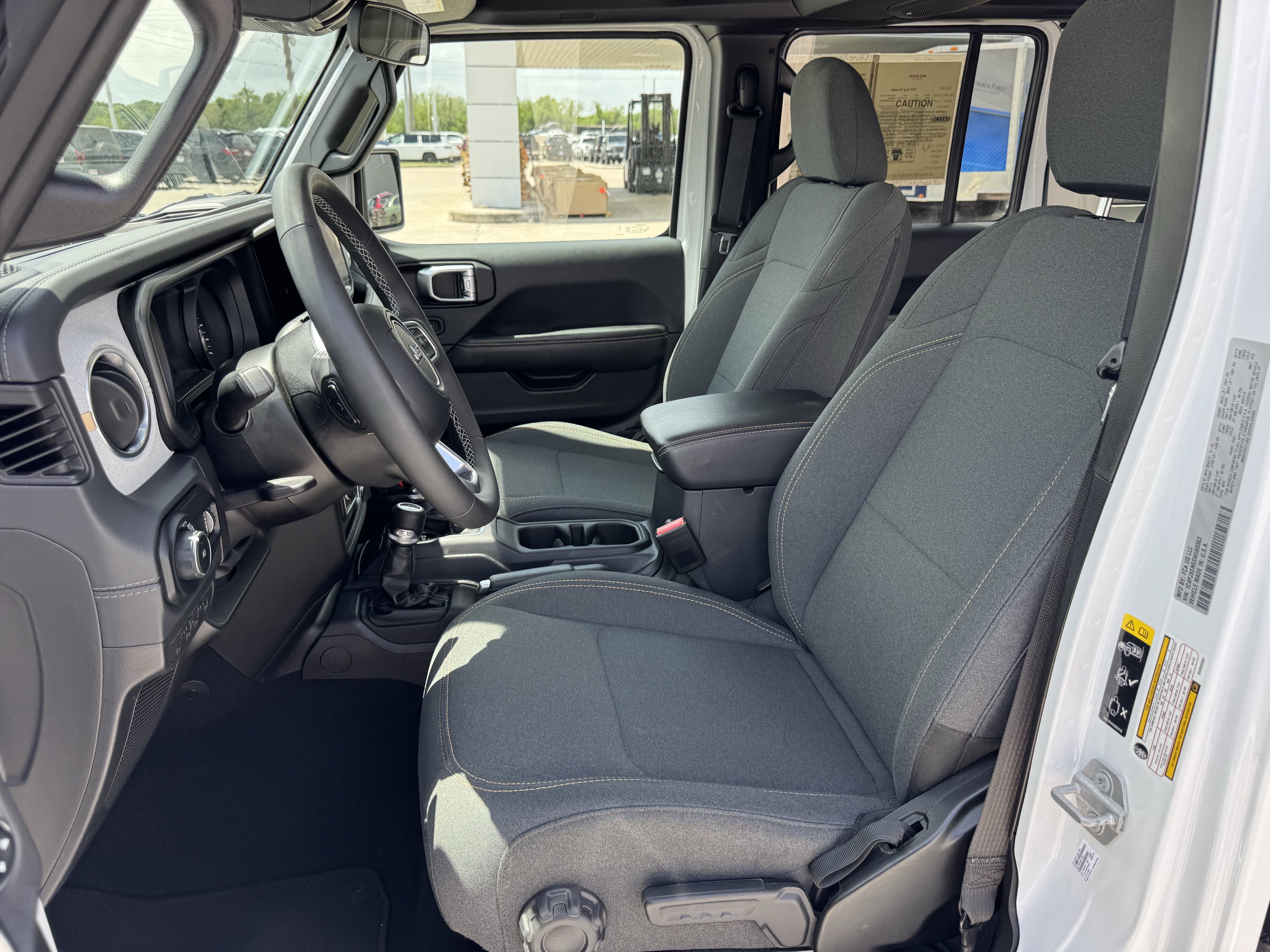 Used 2025 Jeep Wrangler Sahara image 28