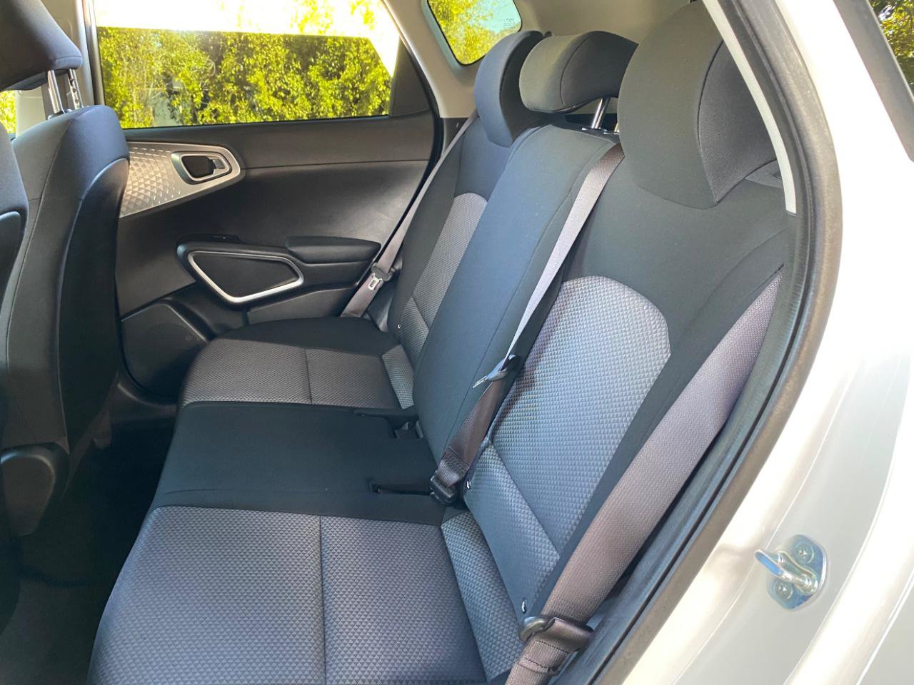 Used 2025 Kia Soul LX w/ LX Technology Package FWD image 32