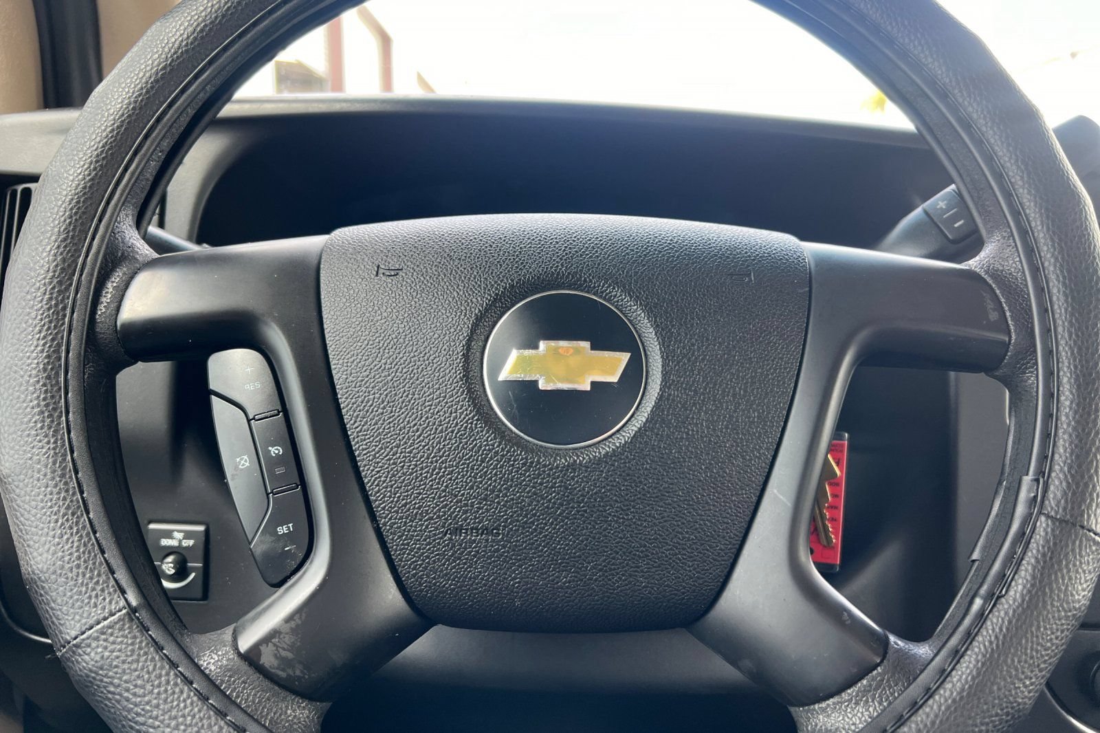 Used 2015 Chevrolet Express 4500 RWD image 25