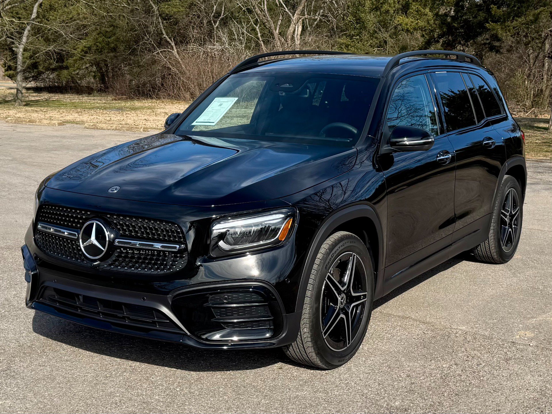 Used 2025 Mercedes-Benz GLB 250 w/ AMG Night Package image 2