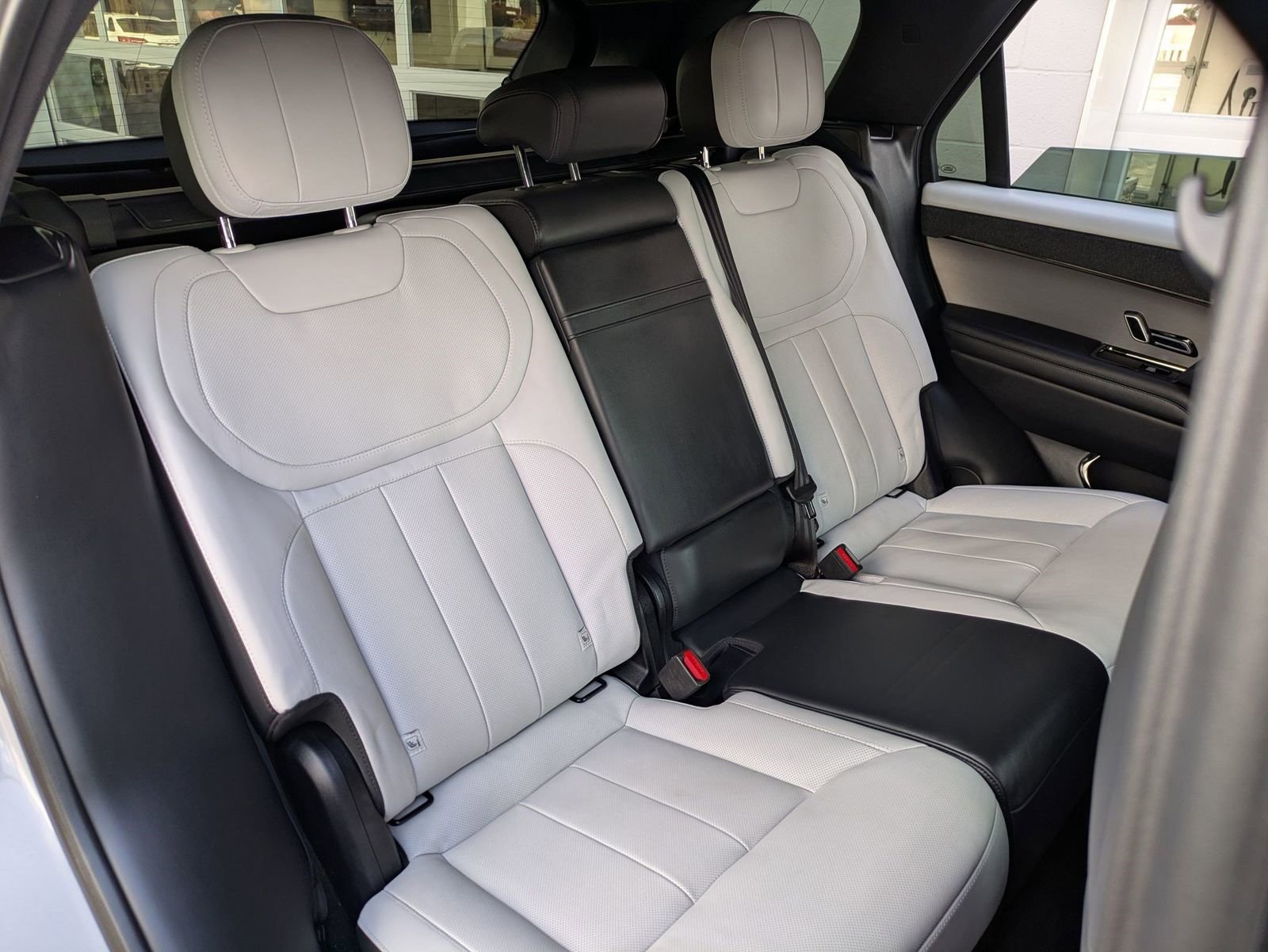 Used 2025 Land Rover Range Rover Sport Dynamic SE image 29